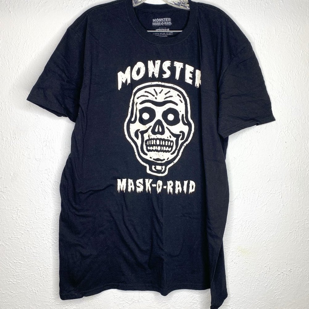 Monster Mask -O -Raid men's XL black, 100% cotton short sleeved t shirt.
